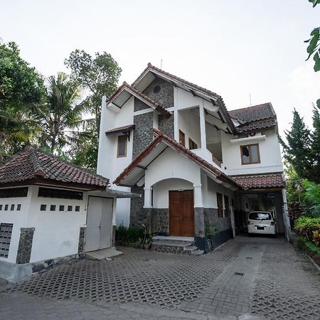 OYO 1778 Omah Duwet Near RSUD Sleman Hotel Beran Kidul Bagian luar foto