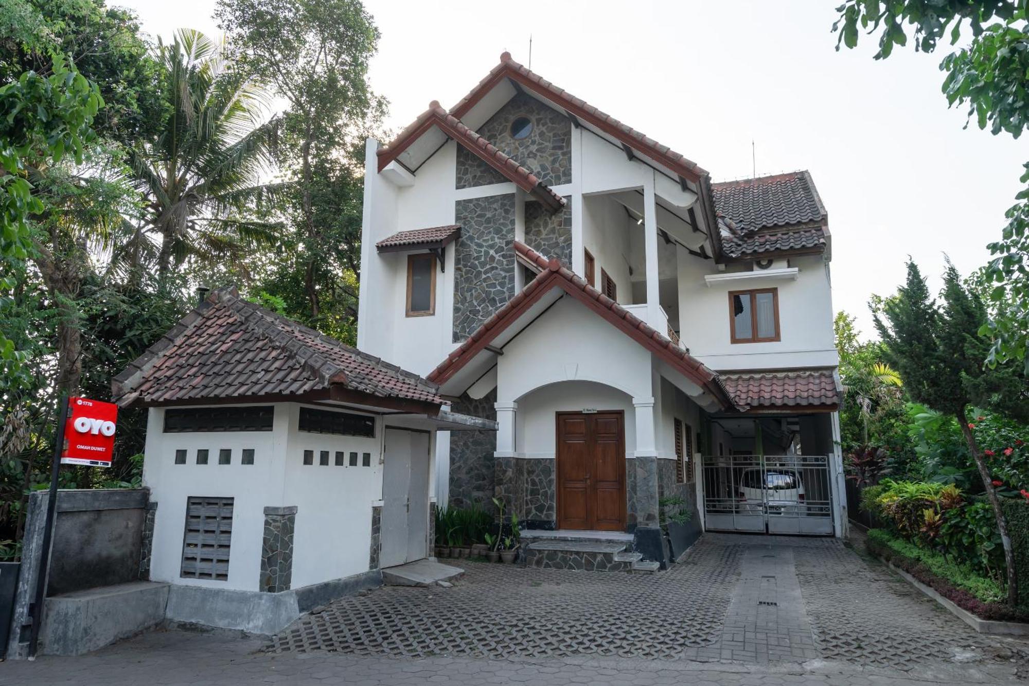OYO 1778 Omah Duwet Near RSUD Sleman Hotel Beran Kidul Bagian luar foto
